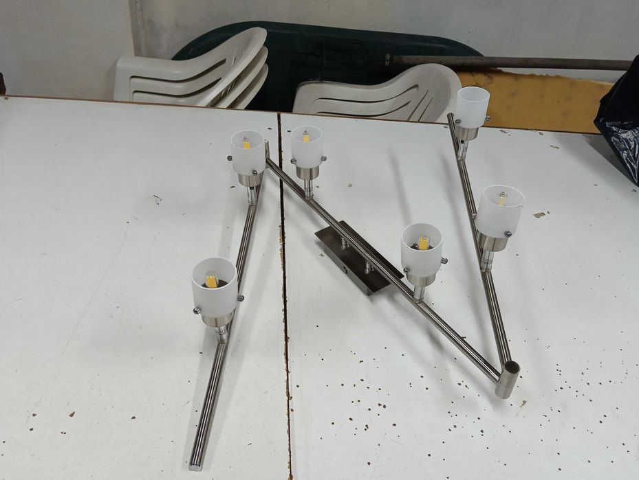 Candeeiros de tecto em bom estado