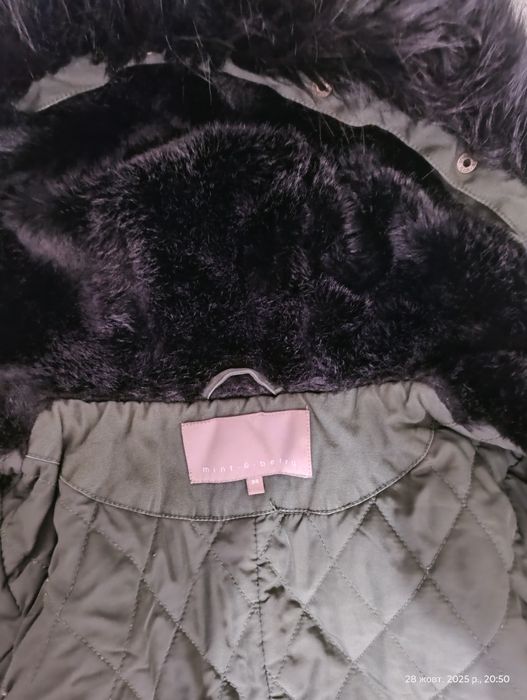 Парка дуже тепла і удобна