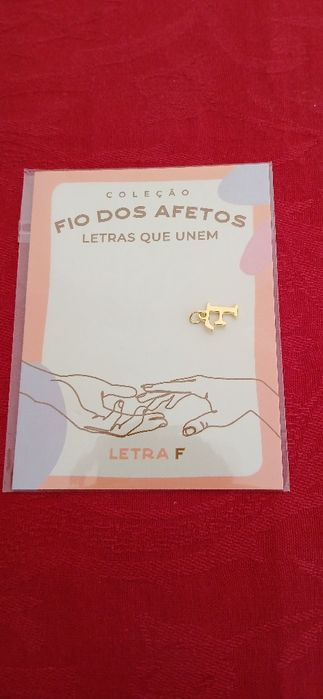 Letra F, da coleção Fio dos Afetos, nova
