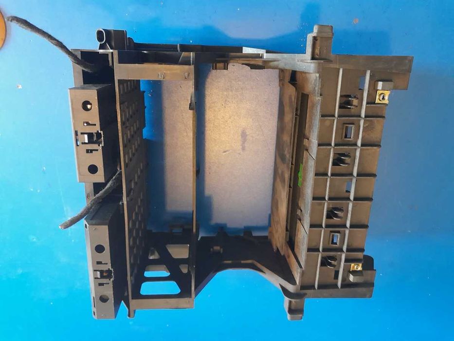 Konsola środkowa ramka radia stelaż Audi A4 B6 8E0'858005B