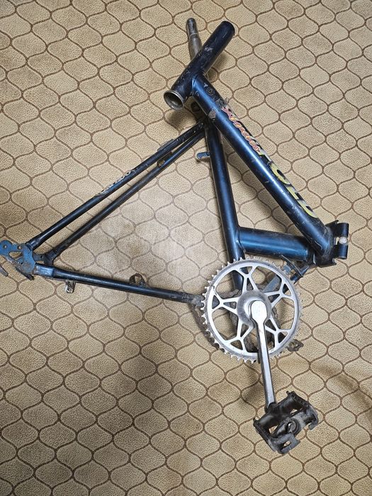 Продам складну раму з велосипеду з зіркою та ланцюгом