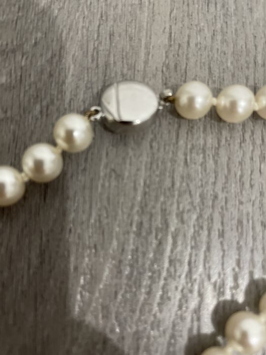 Colar da Musgo com contas perolas e fecho prateado e elegante