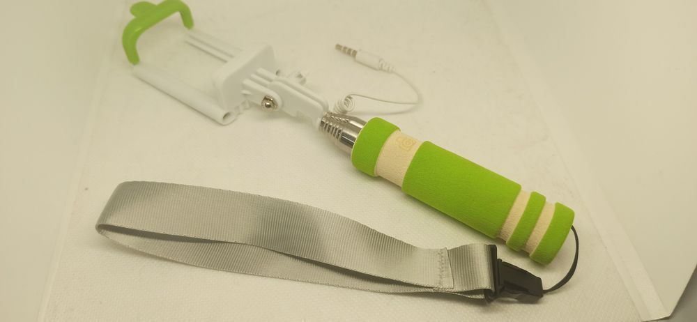 Selfie Stick Z Kablem Do Aparatu Zielony