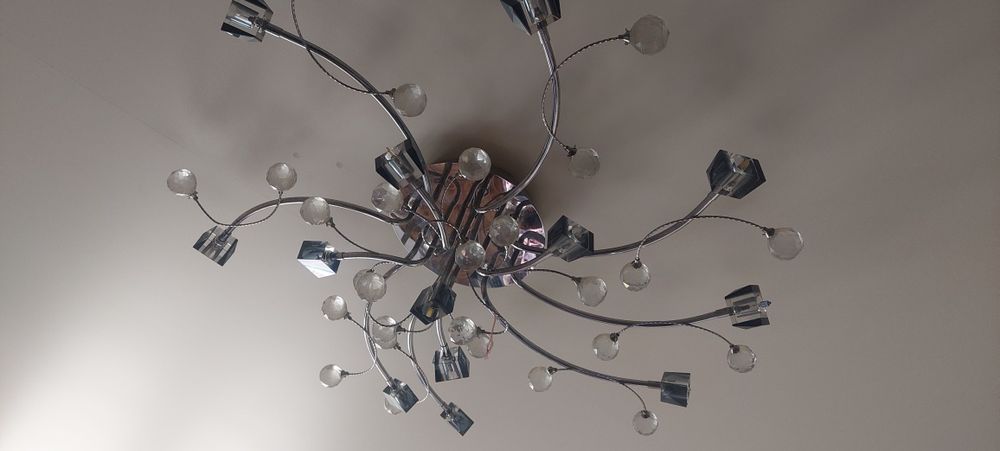 Продам люстру потолочную