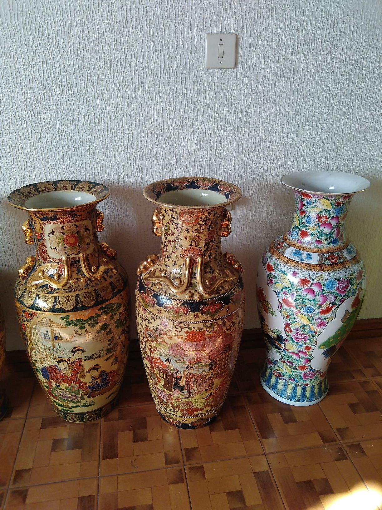 Vários modelos de jarrões vintage decorativos