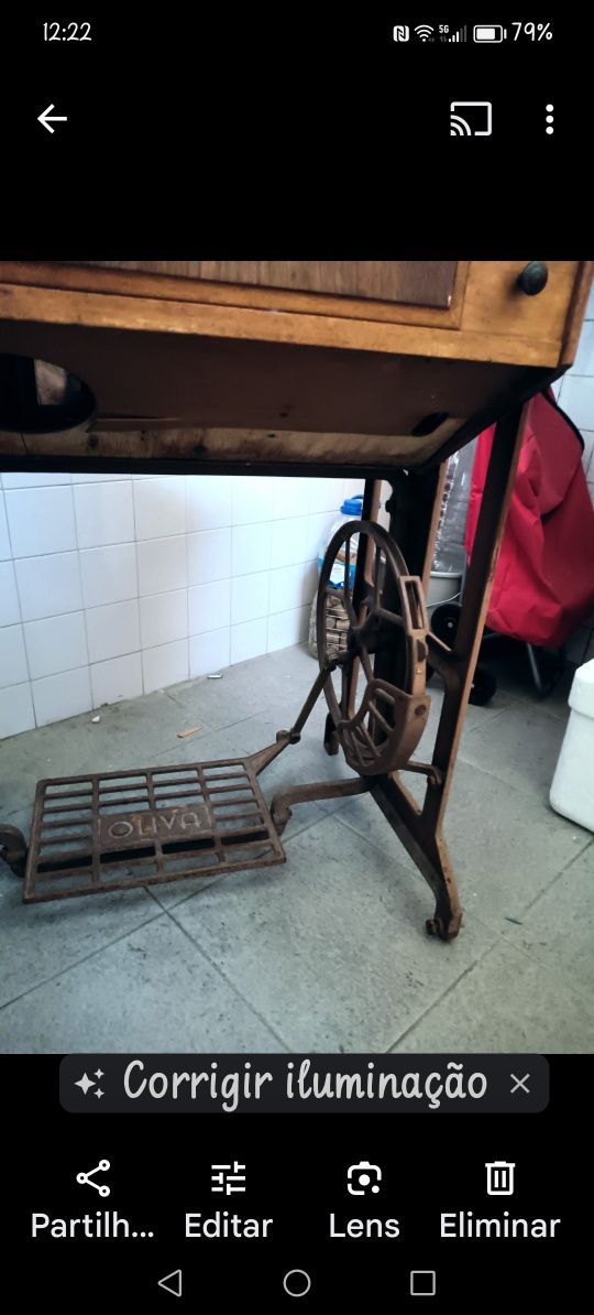 Antigo móvel em madeira c/máquina costura OLIVA