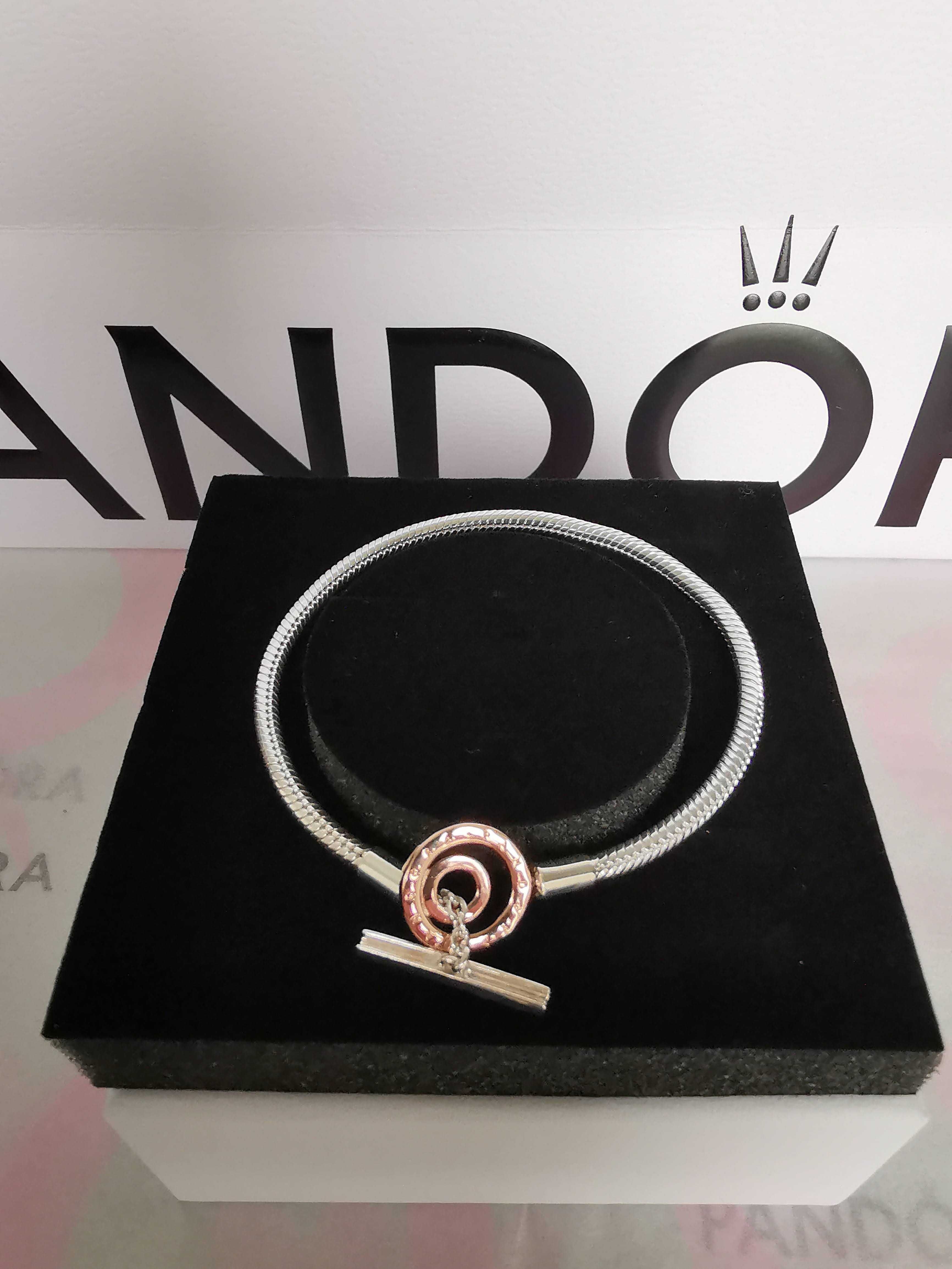 Pandora  bransoletka srebrno-złota  z logo Signature z zapięciem T