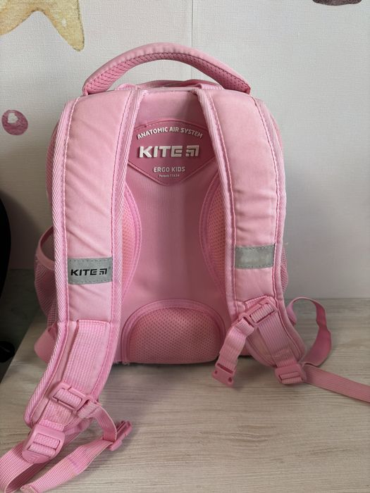 Продам шкільний портфель kite