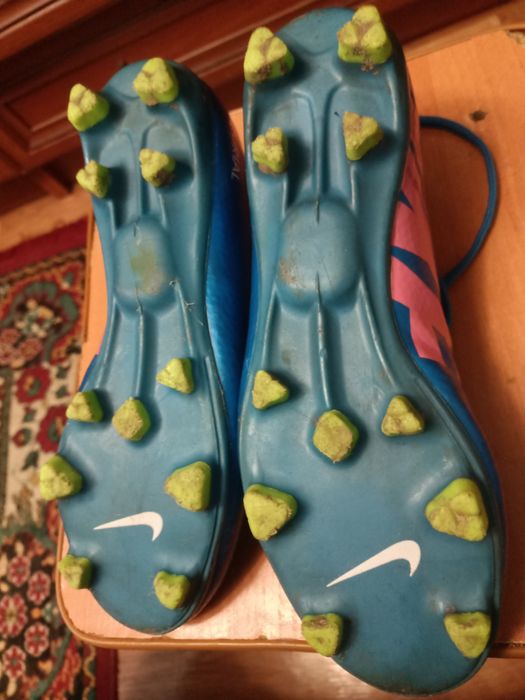 Продам бутси NIKE  р. 40,  р. 38