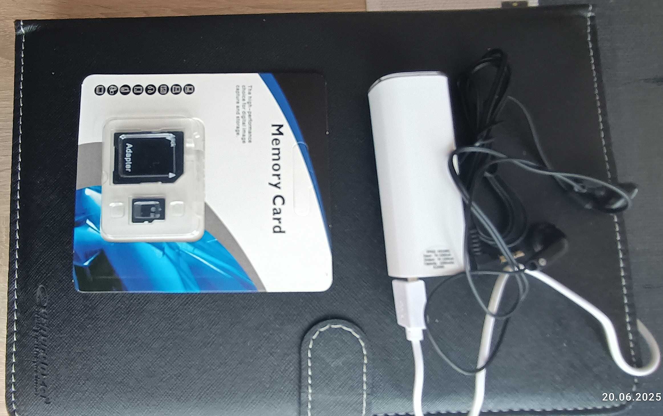 Tablet z klawiaturą w etui i z power bank