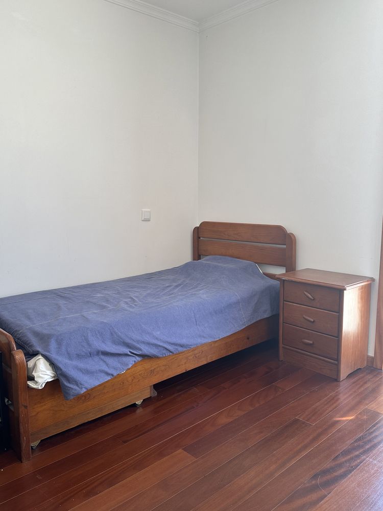 Cama de Solteiro + mesinha + colchão