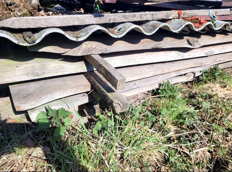 Deski widoczne na zdjęciu okolo 1m szescienny