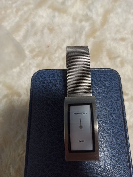 Швейцарские женские часы