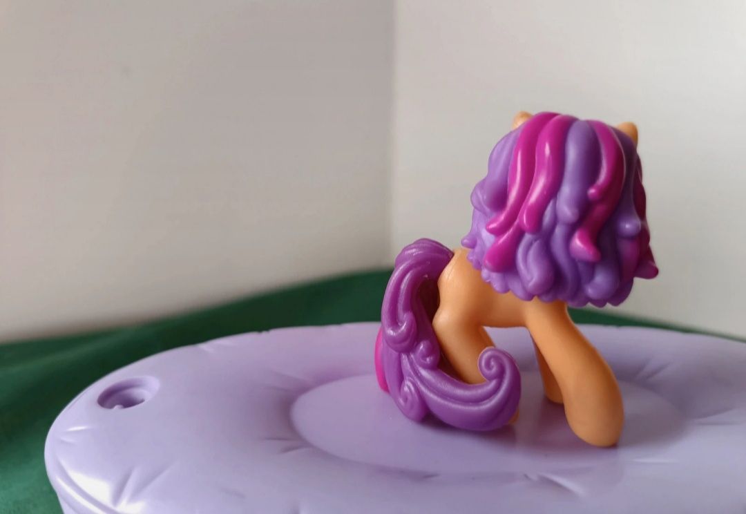 Figurka Scootaloo z My Little Pony od Hasbro, wysokość około 4,5cm