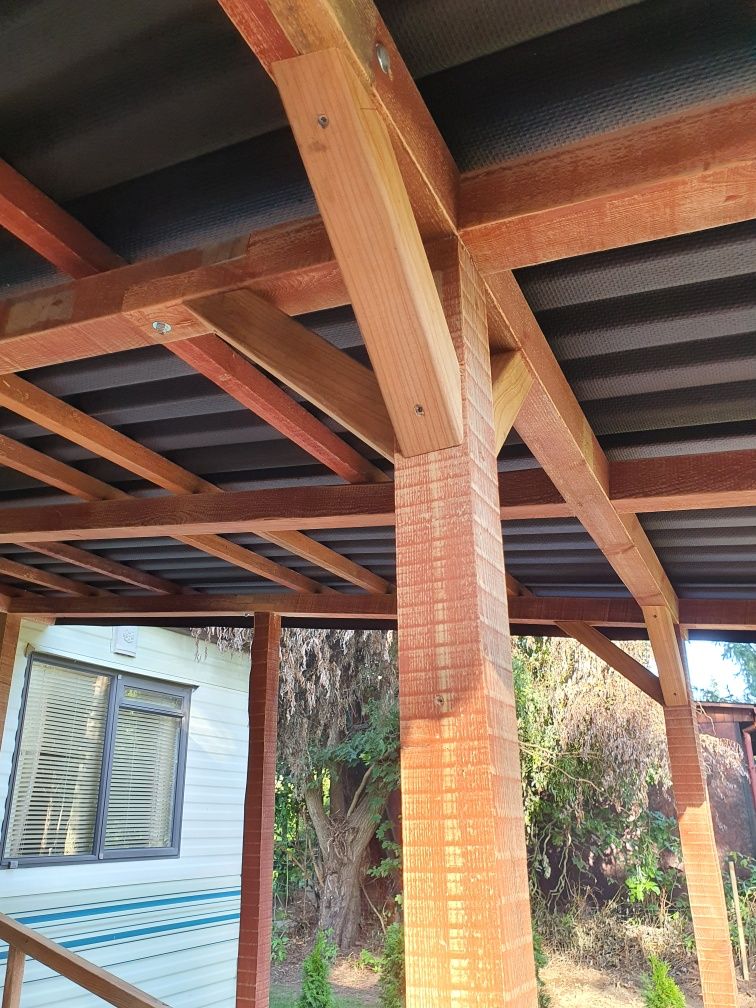 Drewniany taras, pergola, altana