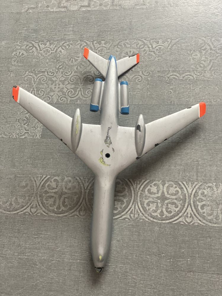 Модель самолета ТУ-134 цена договорная