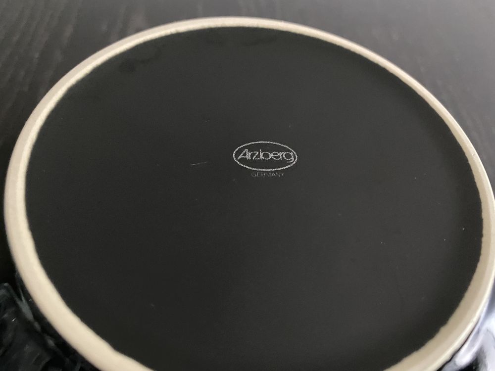 czarna miska ARZBERG – średnica ok. 20 cm