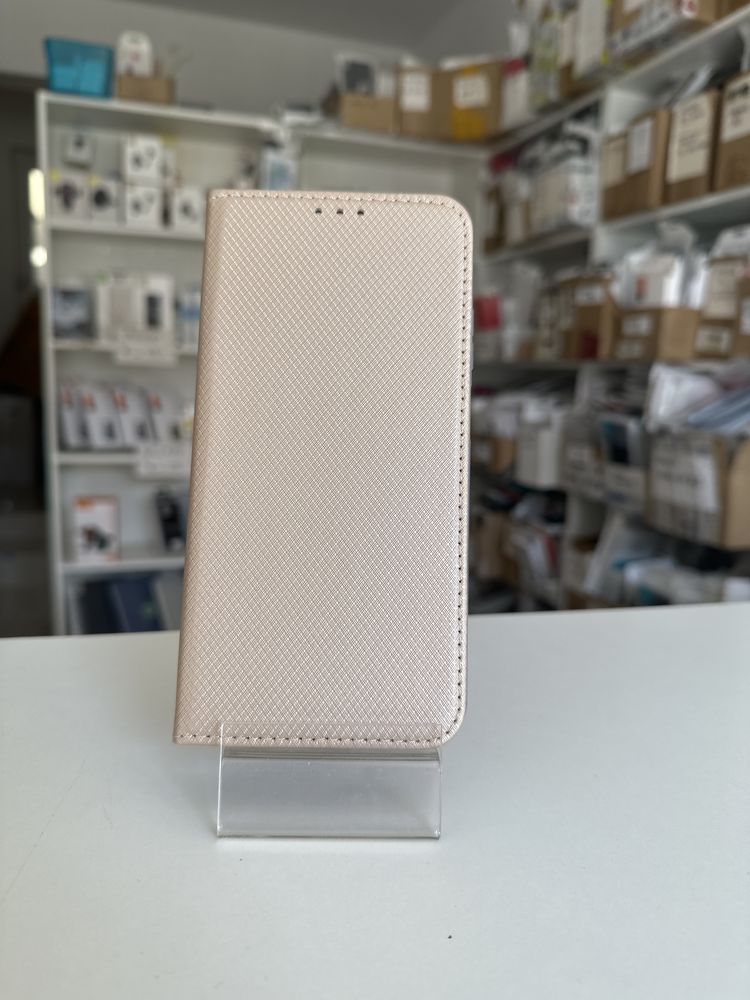 Etui zamykane złote do Samsung M15