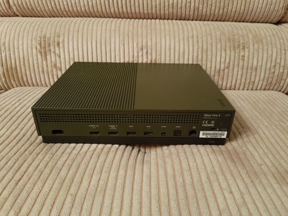 Xbox One S 1TB 2 pady gra