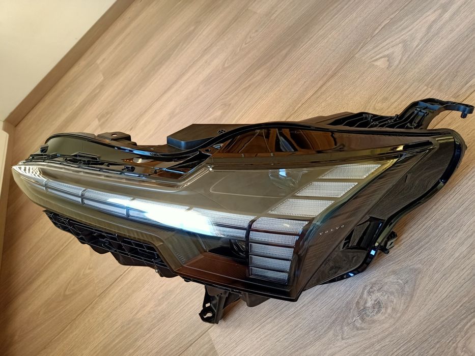 Lampa przednia Volvo ex30 lewa oryginał
