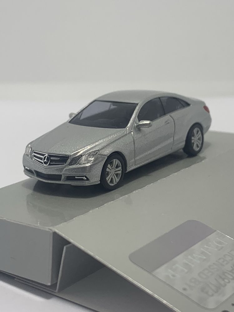 Mercedes E da Busch escala 1/87