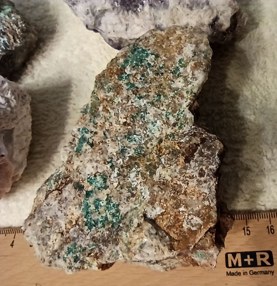 Minerały: chryzokola, fluoryty z kopalni Santa Clara. Zestaw
