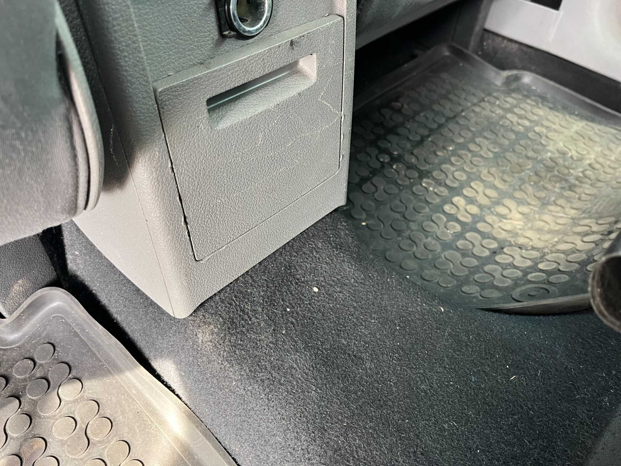 Cup holder uchwyt na kubek tylni jasny szary VW Touran I 1T0