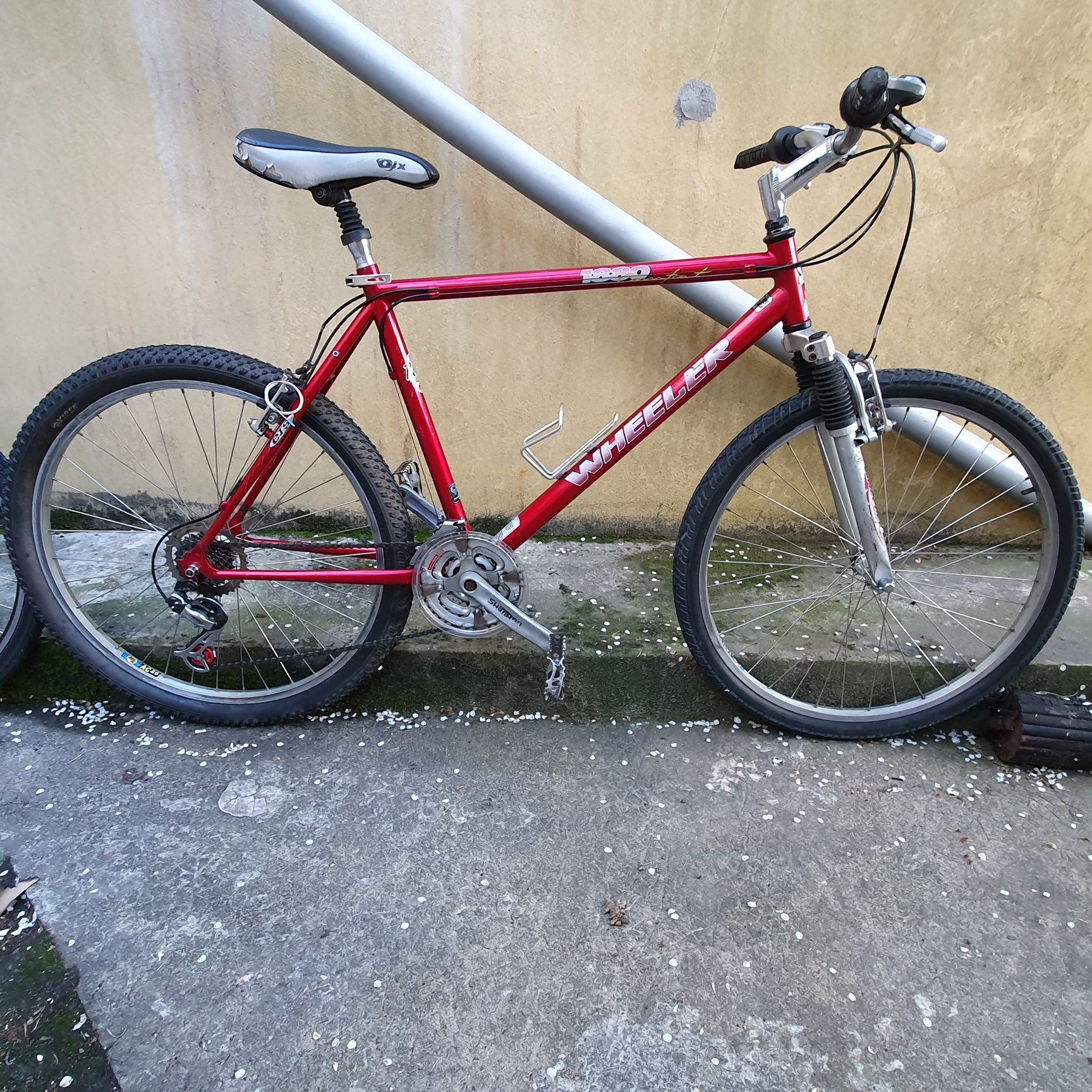 Bicicleta Montanha confortável e com suspensão muito boa
