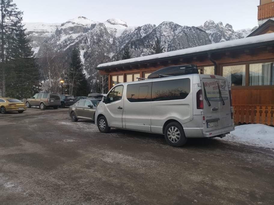 Wyjazd narciarski 2025 ferie zimowe  wynajem busa busów busy samochody