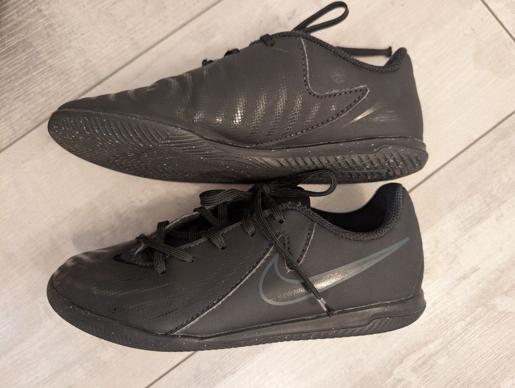 Бутси футзалки від Nike розмір 33