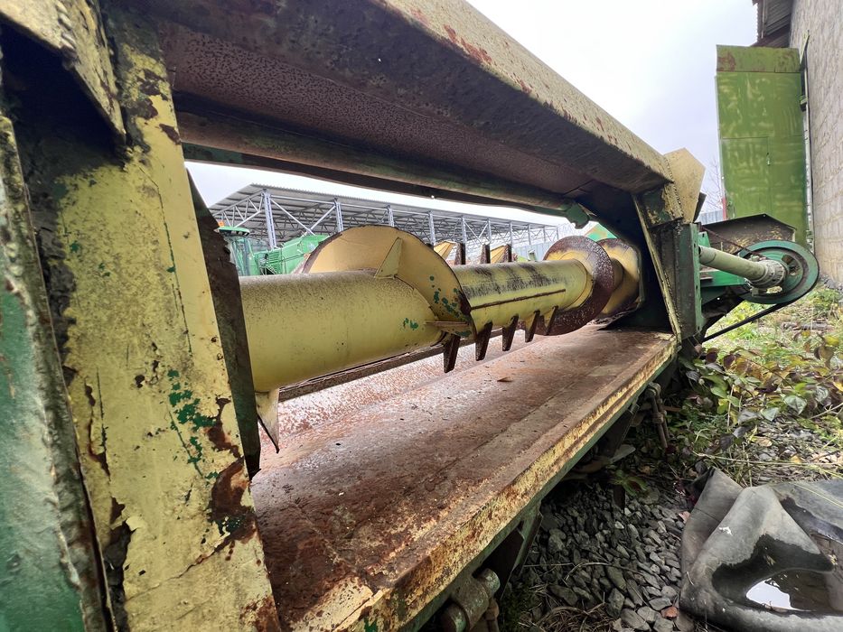 Жатка кукурудзяна КМС 6 з сечкарем. Під Нью Холланд