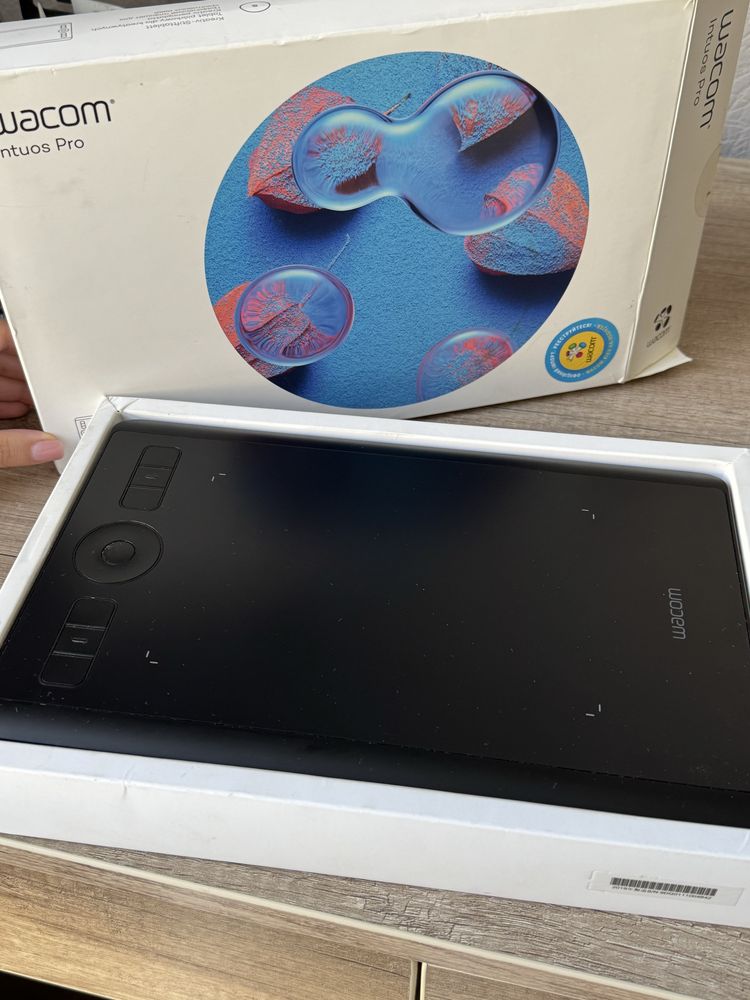 Графічний планшет wacom intous pro