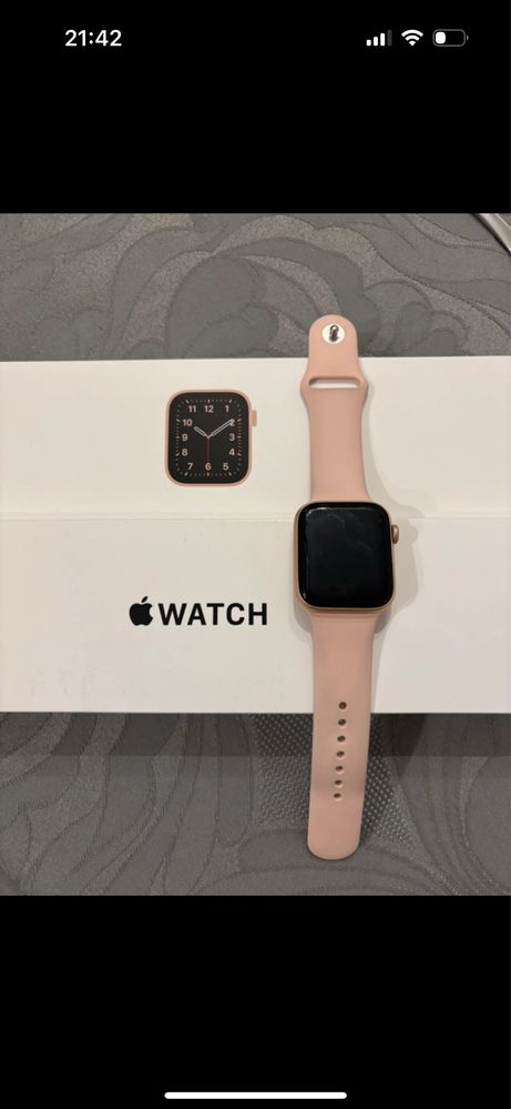 Apple Watch SE gold
