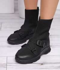 Чорне жіноче спортивне взуття