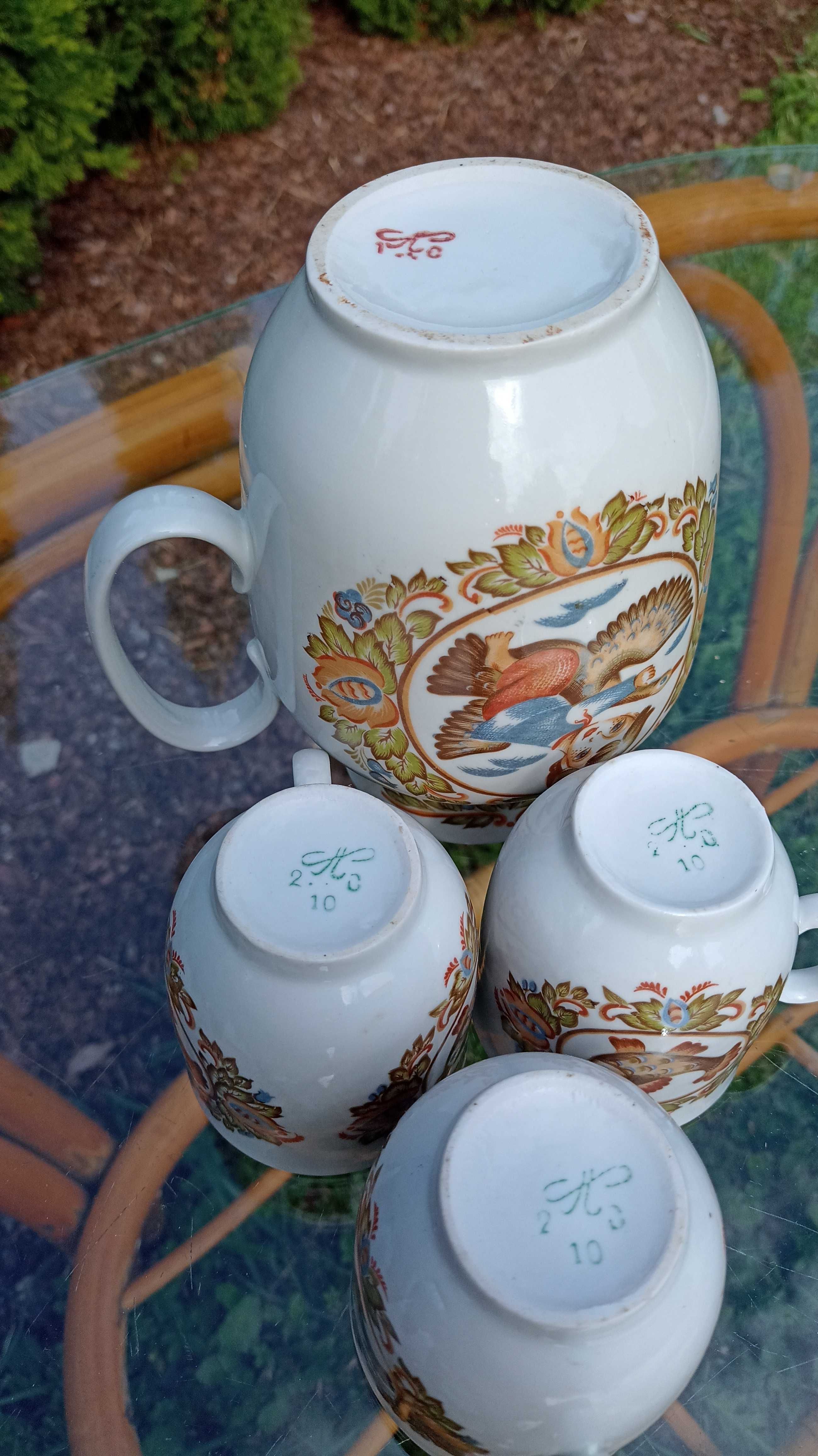 Dzbanek i  3 kubka . Porcelana ZSRR. Połonne.