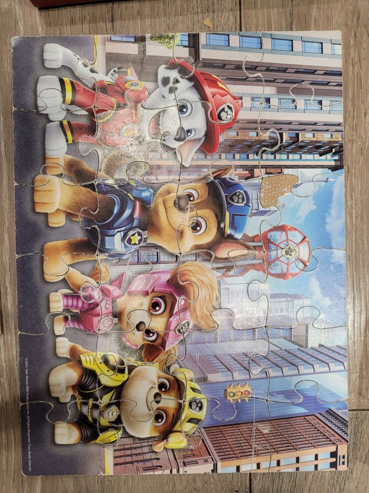 Zestaw komplet puzzli Trefl 24 maxi 30 drewniane Psi Patrol Koci domek