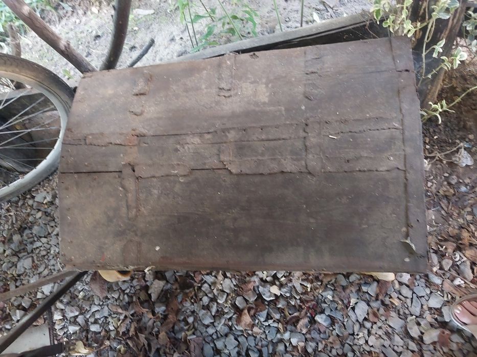 Kufer stary drewniany..