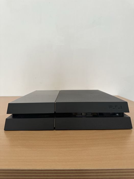 Playstation 4 pouco usado