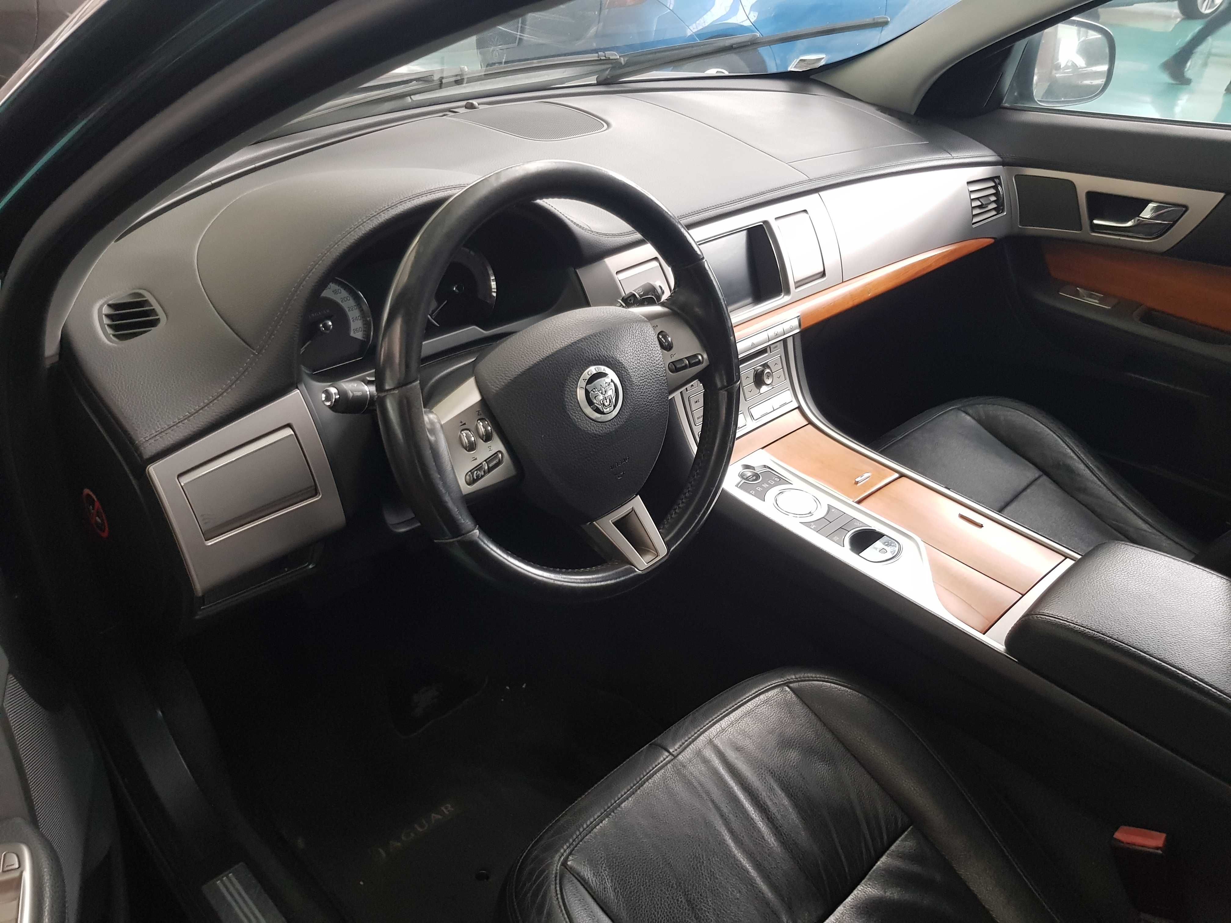Jaguar XF 3.0 D V6 Premium Luxury Motor avariado - BAIXA DE PREÇO %