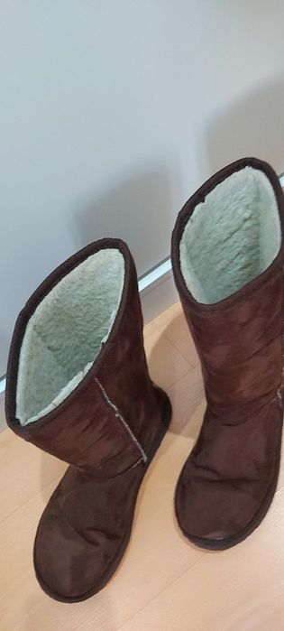 Botas castanhas em camurça