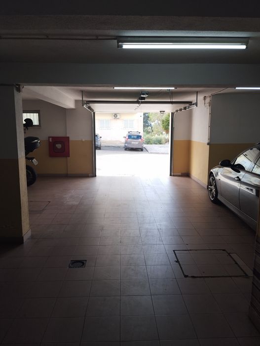 Alugo parqueamento Almada