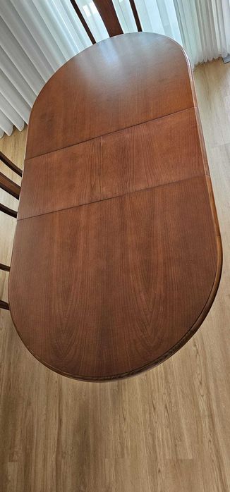 Conjunto Mesa extensível e 6 cadeiras