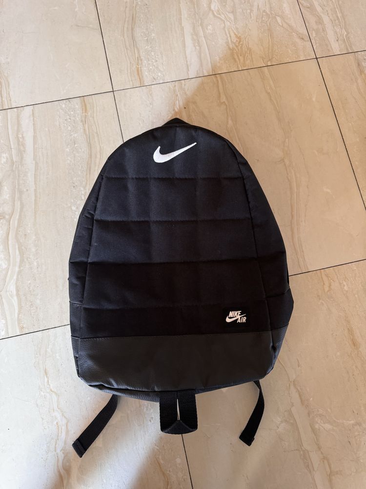 Рюкзак nike в гарному стані