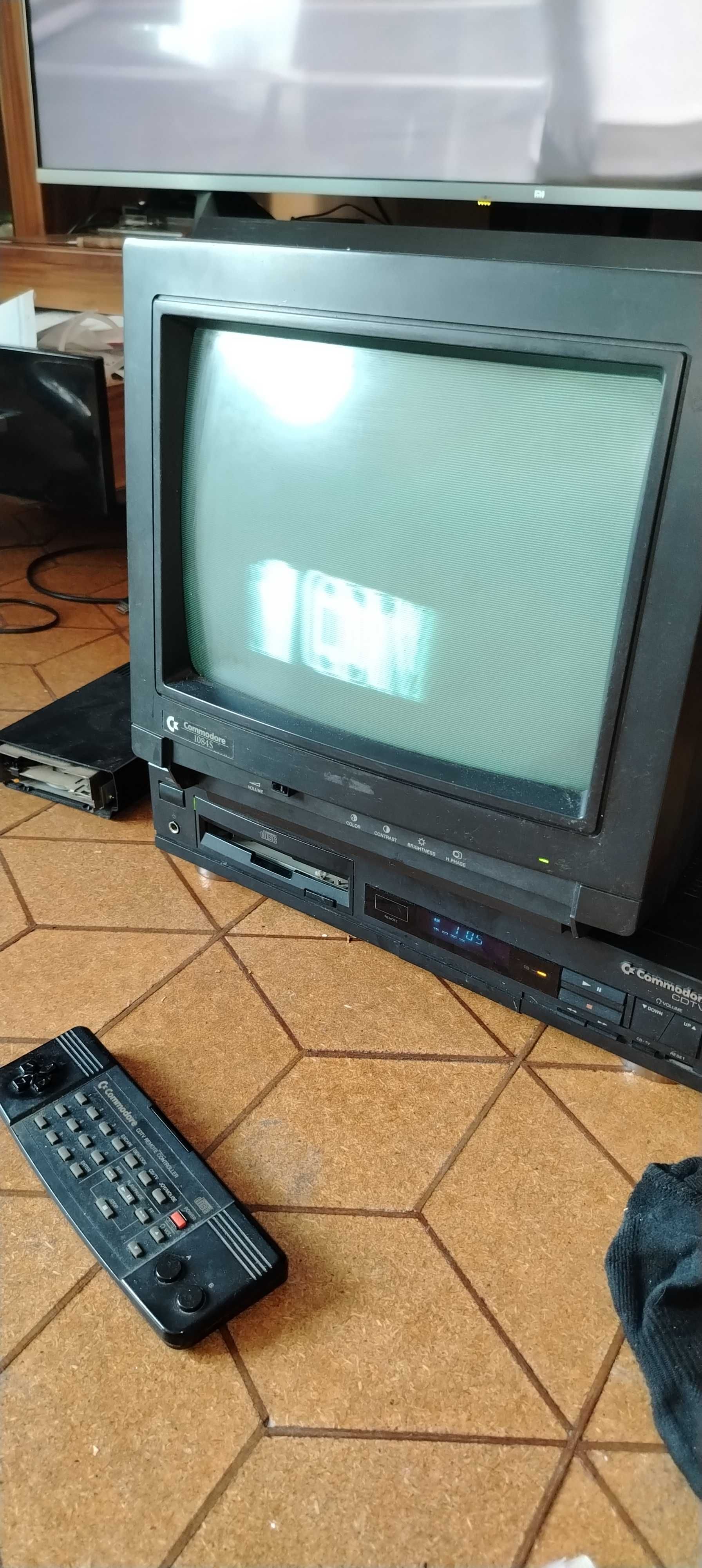 Amiga cdtv w dobrym stanie z monitorem