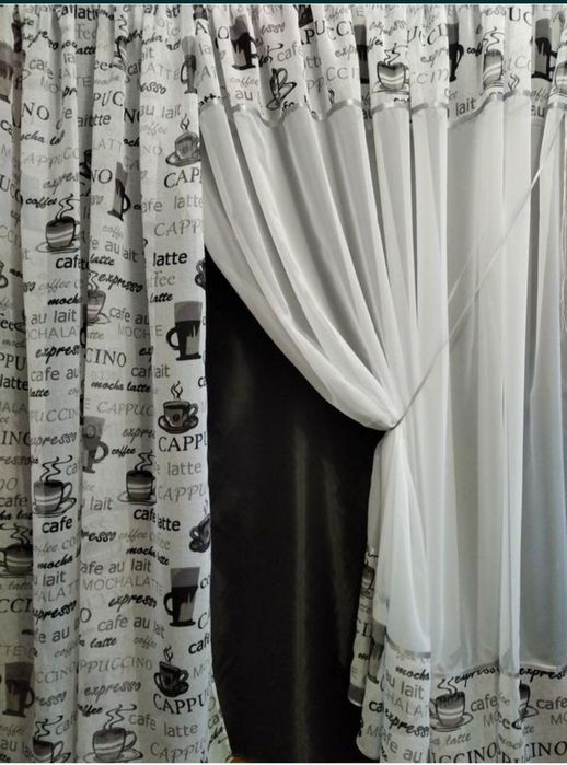 Гарний комплект на вікно