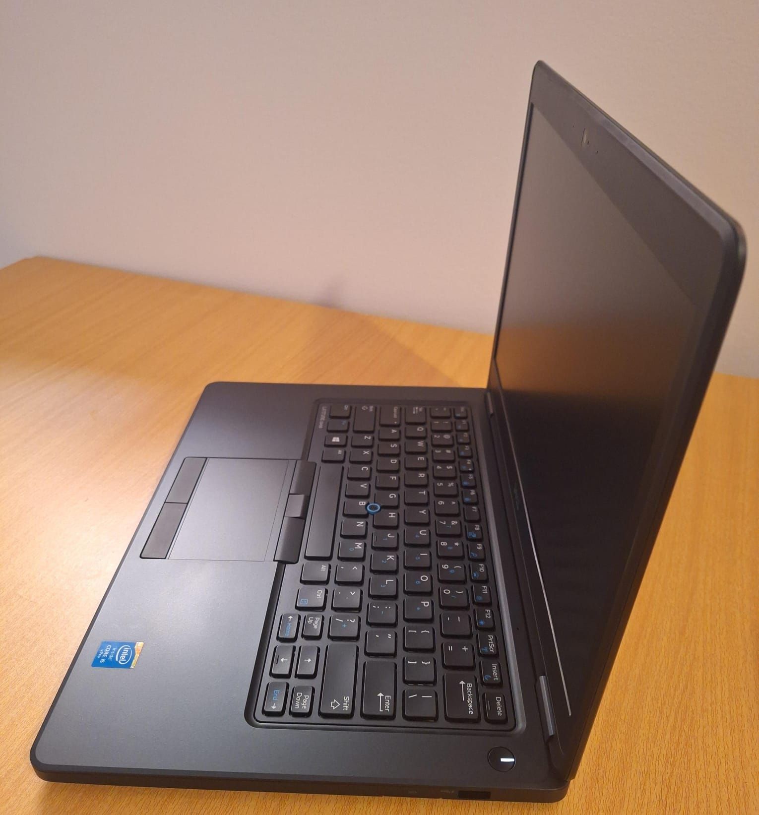 Dell latitude E5450-i5-3000U 2.30GHz/8GB/128GB)