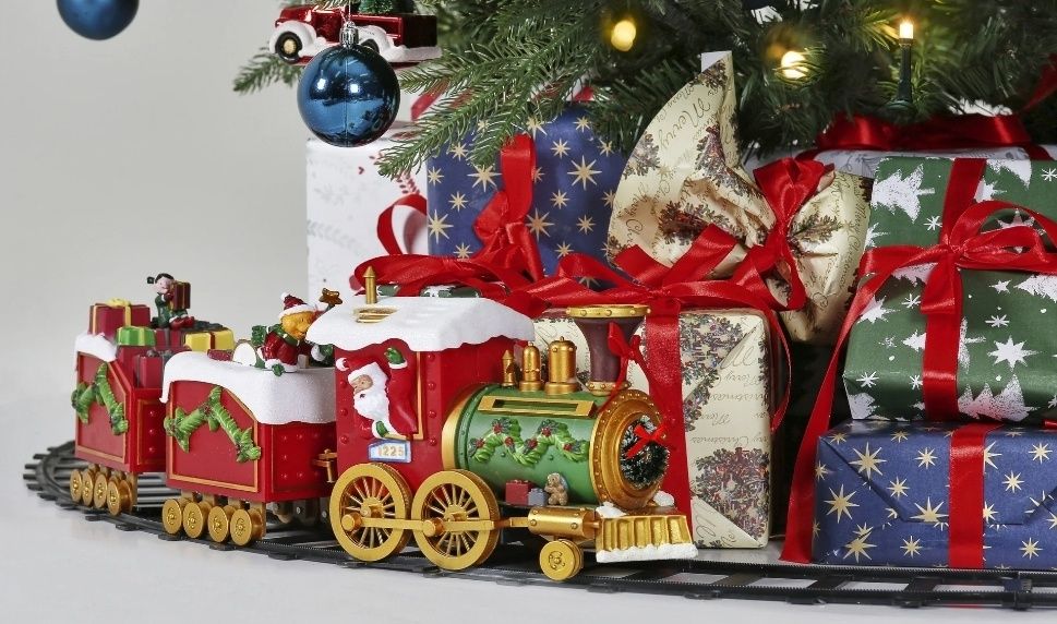 Ogromny pociąg pod choinkę