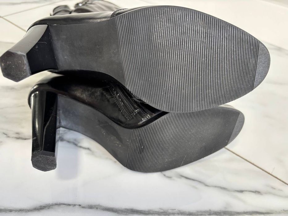 Шкіряні чоботи на цигейці. Жіночі. Розмір 36.. Італія.