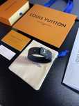 Lv Slim браслет lv slim bracelet на запястье Louis Vuitton луи витон