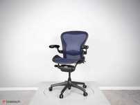 Fotel biurowy Herman Miller Aeron Classic B Niebieska Siatka